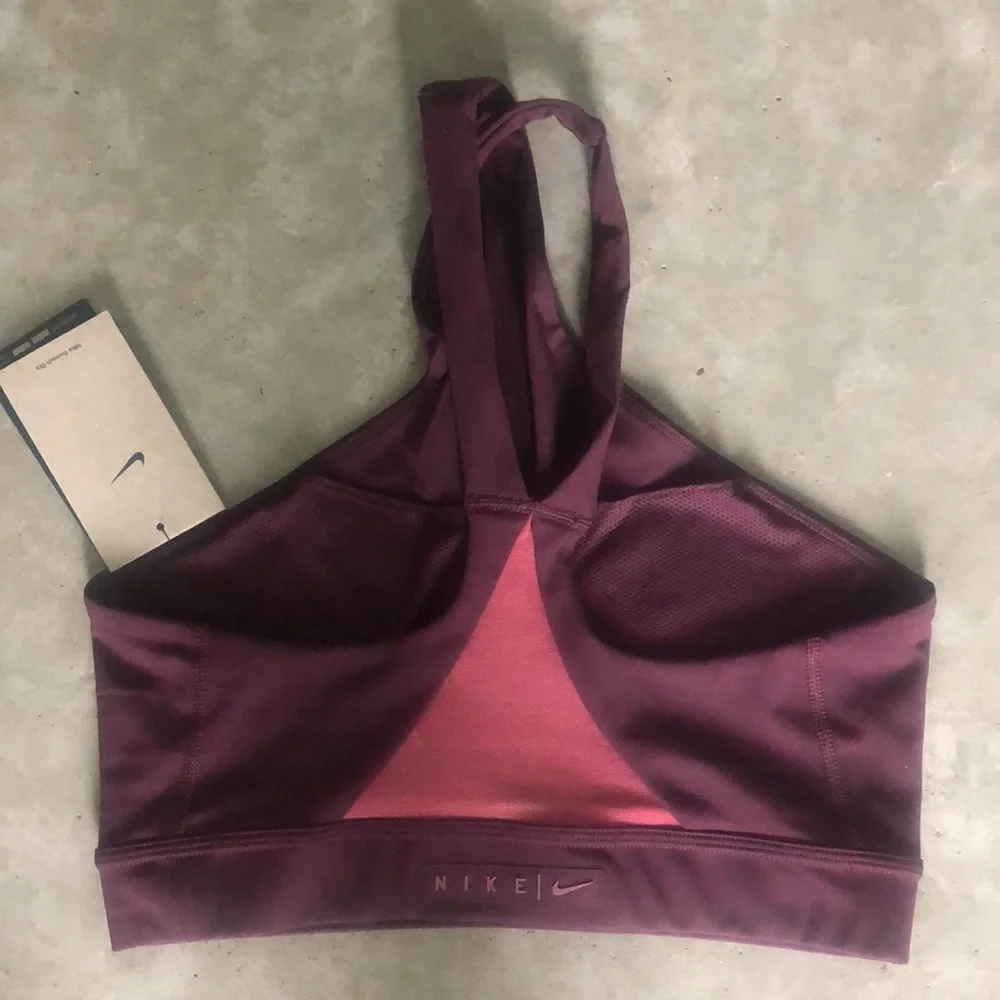 Nike Swoosh Sports Bra - Picture 4 of 4